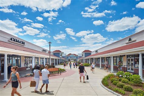 wrentham village outlet stores